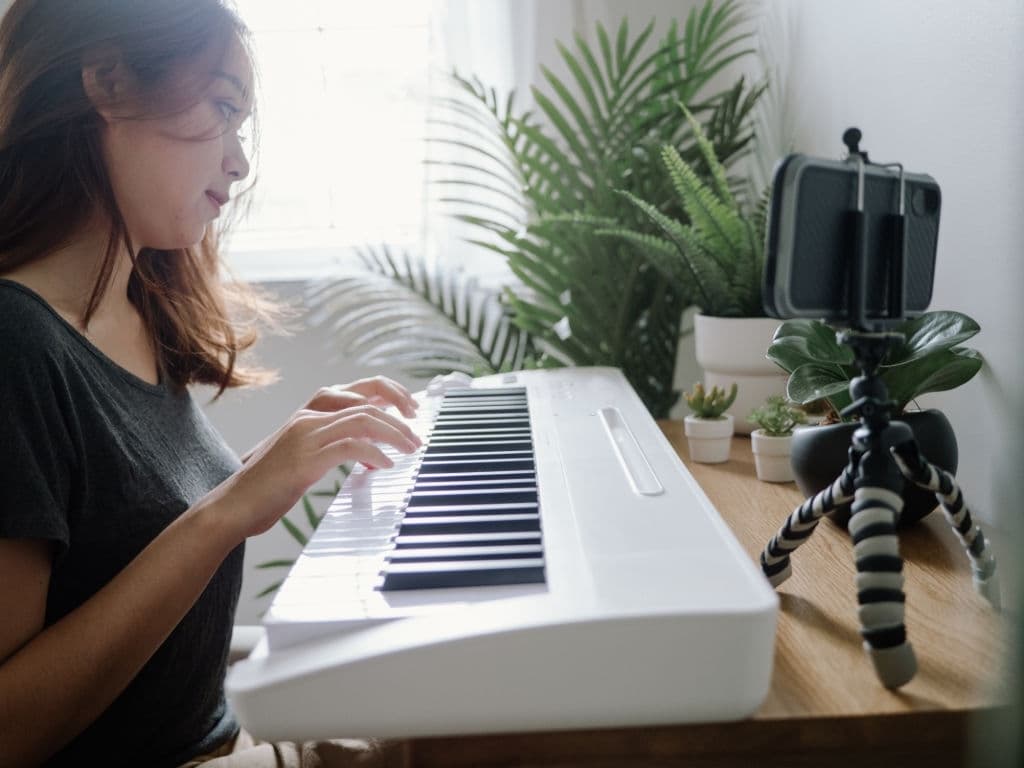 3 digital pianos