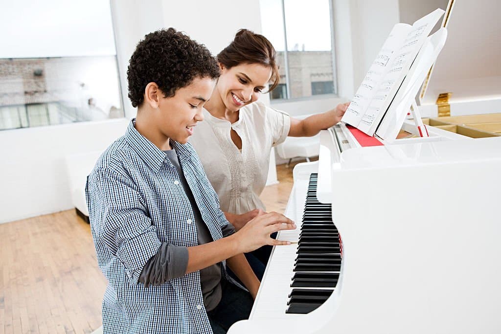 children learn piano